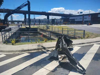 Rio-Águas faz limpeza do Canal da Rua São Cristóvão após denúncia da BandNews FM