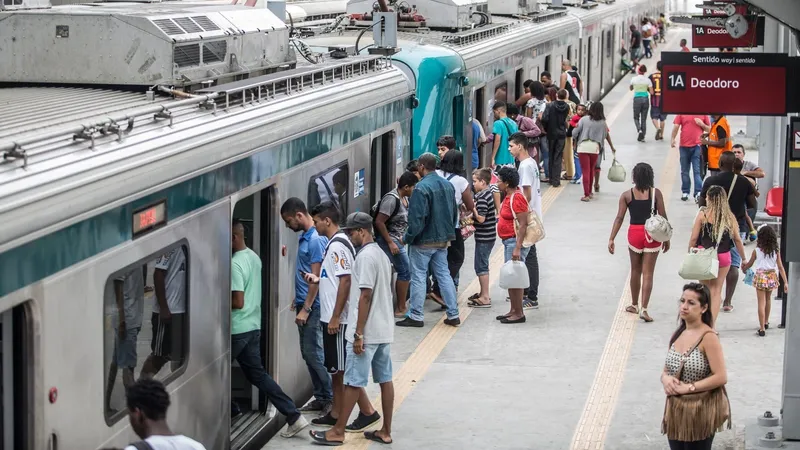 Supervia tenta inibir "surf" no trem e aumenta a segurança