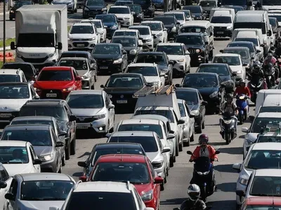 SP bate recorde de congestionamento no ano após fortes chuvas