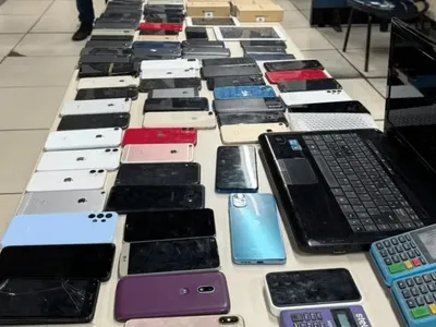 Operação da polícia apreende 350 celulares no camelódromo da Uruguaiana