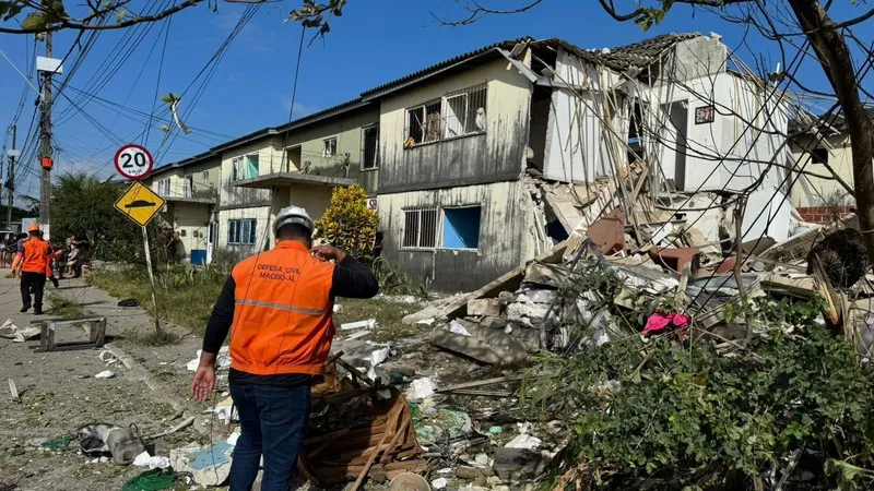 Desabamento de prédio deixa três mortos em Maceió