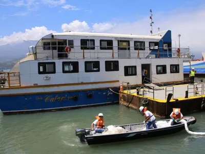 Semil entrega flutuantes reformados para travessia entre Ilhabela e São Sebastião