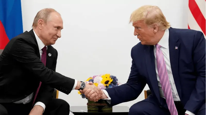 Putin parabeniza Trump e promete restabelecer relações com os EUA