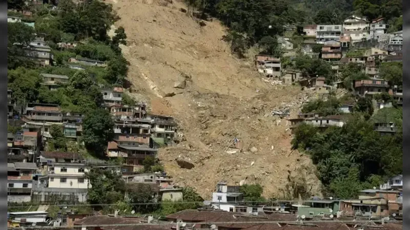 Ossada humana encontrada em Petrópolis pode ser de vítima da tragédia que aconteceu em 2022