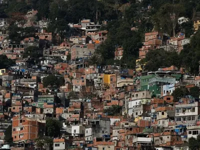 Número de brasileiros vivendo em favelas aumenta 43% em 12 anos, diz IBGE