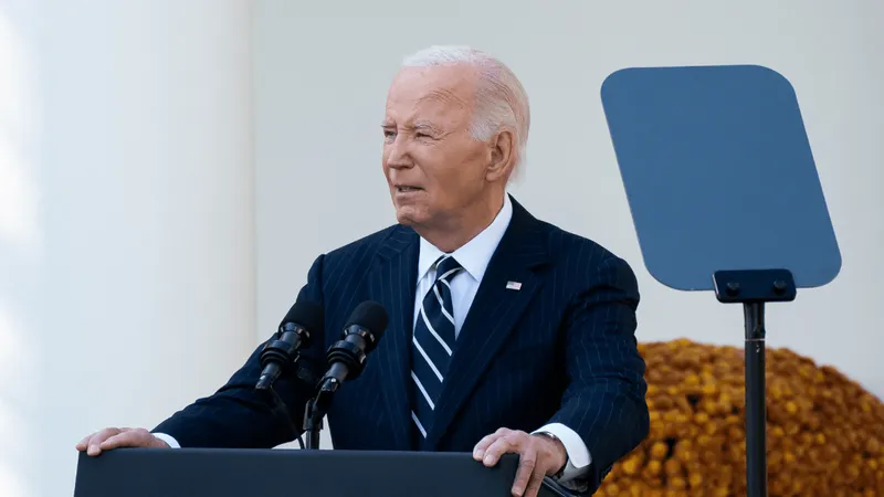 Juiz do Texas revoga plano de Biden que agilizava processo de "green card" para imigrantes