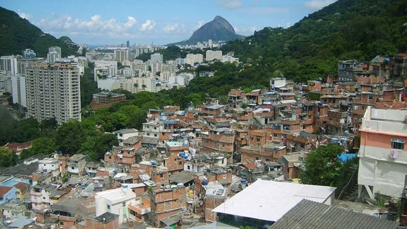 População das favelas é mais jovem e mais negra