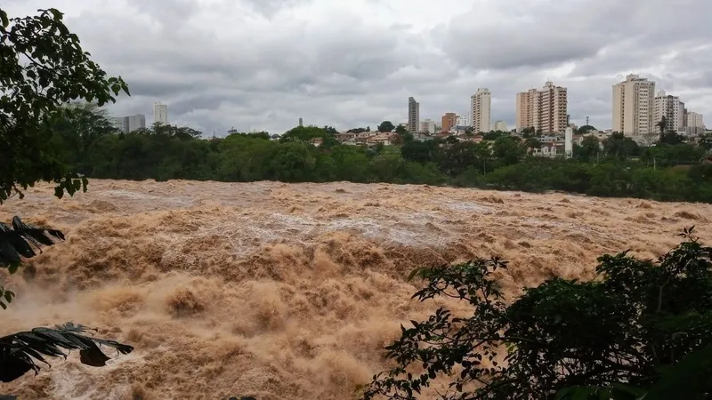 Chuva contínua faz Rio Piracicaba entrar em estado de atenção