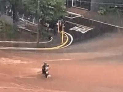 Enxurrada arrasta pessoas em uma das principais avenidas de Bauru; veja vídeo