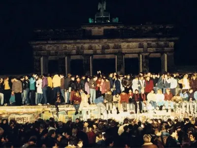 O que levou à queda do Muro de Berlim? Série de acontecimentos culminou no momento histórico