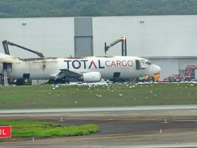 VÍDEO: Avião de carga faz pouso de emergência em Guarulhos após pegar fogo