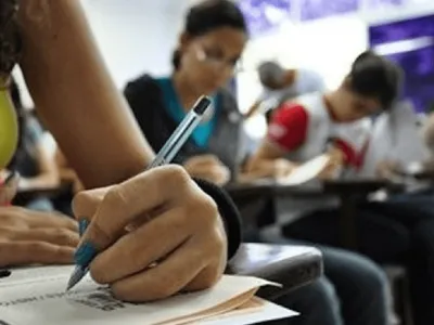 Exame Nacional do Ensino Médio tem segundo dia de prova neste domingo