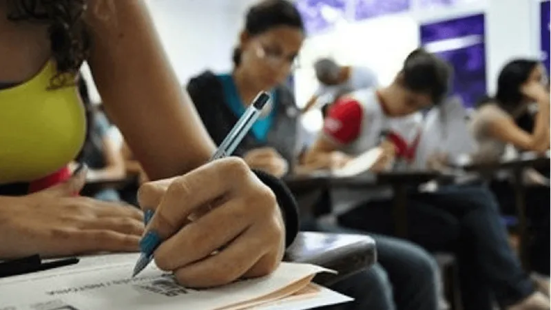 Exame Nacional do Ensino Médio tem segundo dia de prova neste domingo