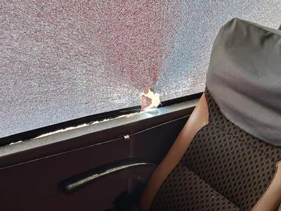 Ônibus do Corinthians é apedrejado na chegada ao estádio do Vitória