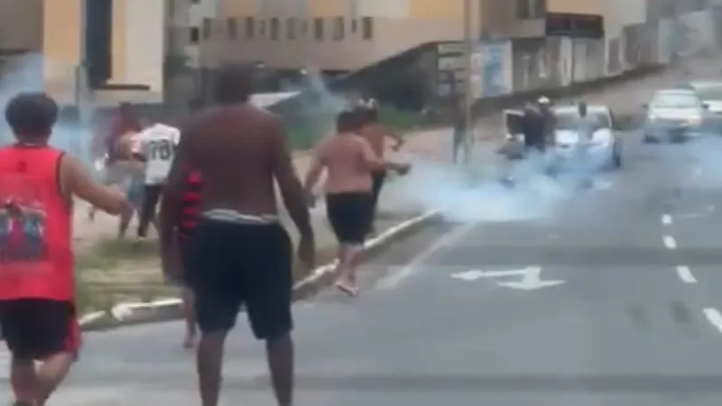 Torcedores de Atlético-MG e Flamengo brigam antes de decisão da Copa do Brasil