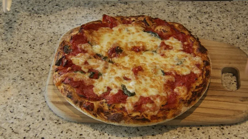 Pizza marguerita em casa: aprenda segredo da massa perfeita com chef italiano