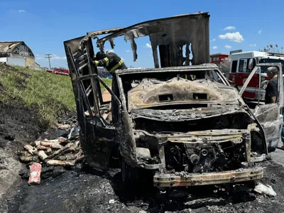 Caminhão carregado com 1,9 tonelada de carne pega fogo em rodovia de Campinas