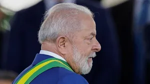 Lula está 'acordado e conversando' após segundo procedimento na cabeça, diz médico