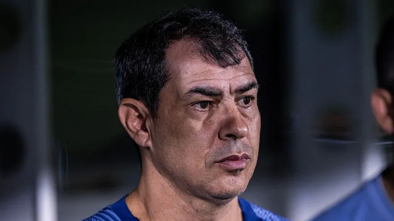 Neto diz que Santos deveria renovar com Carille e alerta: "Se não melhorar, vai cair de novo!"