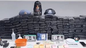 Gaeco apreende quase 100 kg de maconha e arma em comércio de Itapira