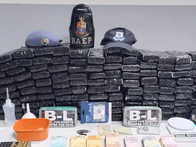 Gaeco apreende quase 100 kg de maconha e arma em comércio de Itapira