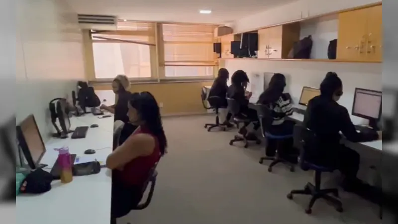 Polícia Civil prende 11 pessoas em call center clandestino no Centro do Rio