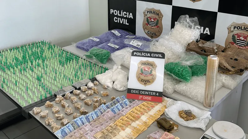 Casal é preso com cocaína, crack, haxixe e dinheiro em Bauru