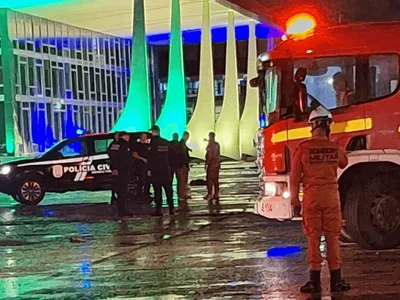 Explosões são ouvidas em frente ao STF e Praça dos Três Poderes é isolada