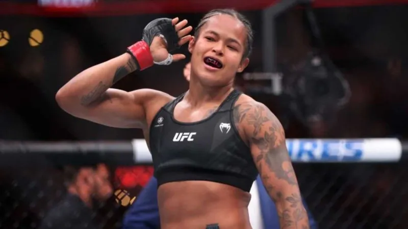 Karine Silva exalta boa fase e jornada no UFC, mas evita traçar futuro: "Um degrau por vez"