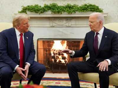 Em reunião na Casa Branca, Trump agradece Biden por "transição suave" de governo