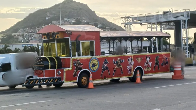 Com irregularidades, "Trenzinho da alegria" é apreendido pela PRF na Ponte Rio-Niterói