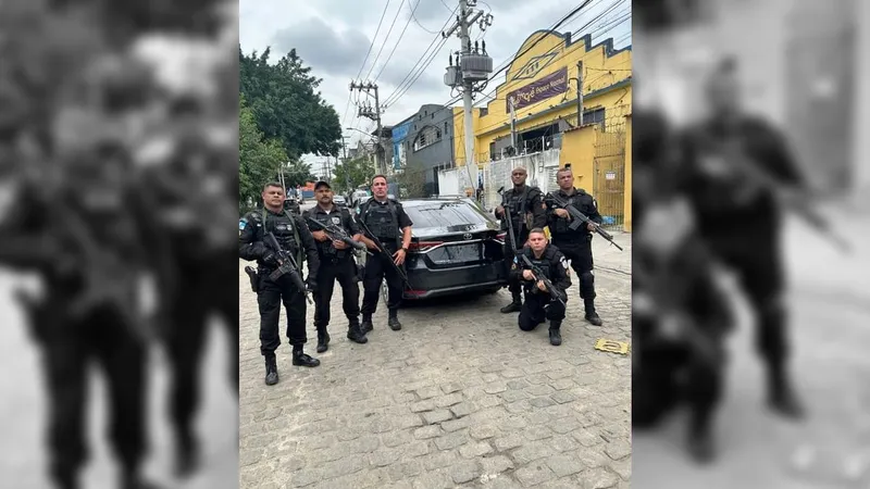 Carro de minístro é recuperado no Complexo da Maré após ser roubado no Centro do Rio