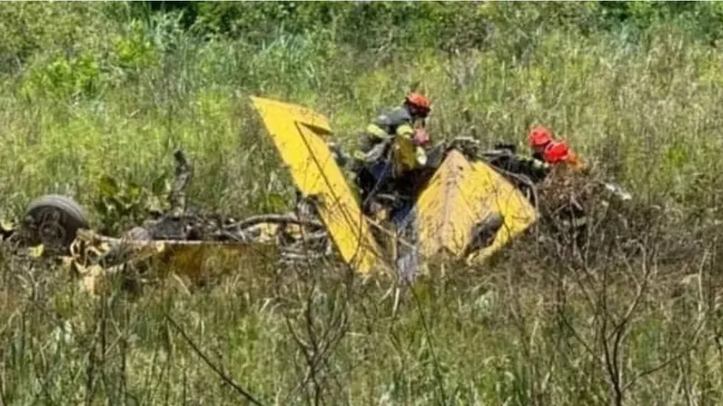 Polícia Científica e Cenipa investigam queda de avião em Fernandópolis