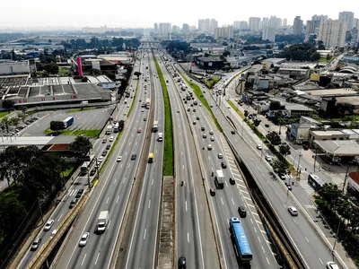 Rodovias Dutra e Rio-Santos devem receber 960 mil veículos até o próximo domingo