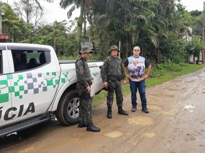 Prefeitura de Caraguatatuba impede invasão em área pública no bairro Massaguaçu