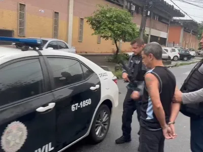 Acusado de latrocínio é preso e Polícia encontra armamento pesado em Del Castilho