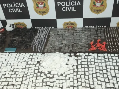 Polícia Civil estoura “casa bomba” e apreende grande quantidade de drogas em Pindamonhangaba