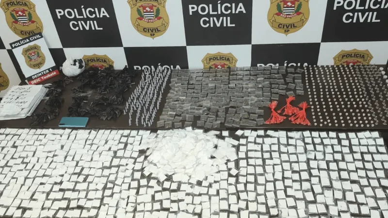 Polícia Civil estoura “casa bomba” e apreende grande quantidade de drogas em Pindamonhangaba