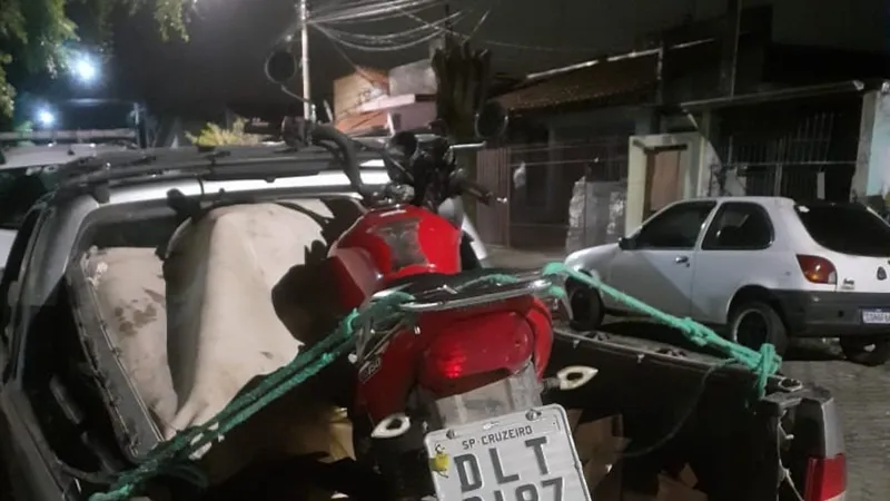 Homem é preso pela Polícia Militar por furto de motocicleta em Cruzeiro