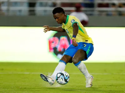 Neto compara desempenho de Vinícius Júnior no Brasil e no Real: "Pipoca na Seleção"