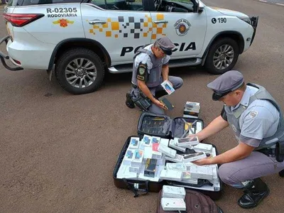 Polícia Rodoviária apreende 112 celulares dentro de um ônibus em Assis