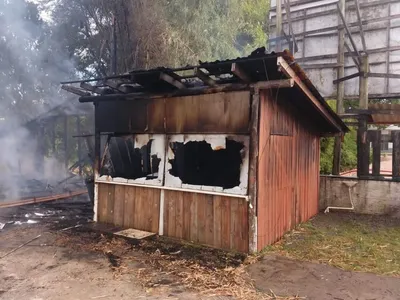 Casa de homem que atacou a Praça dos Três Poderes é incendiada em Santa Catarina