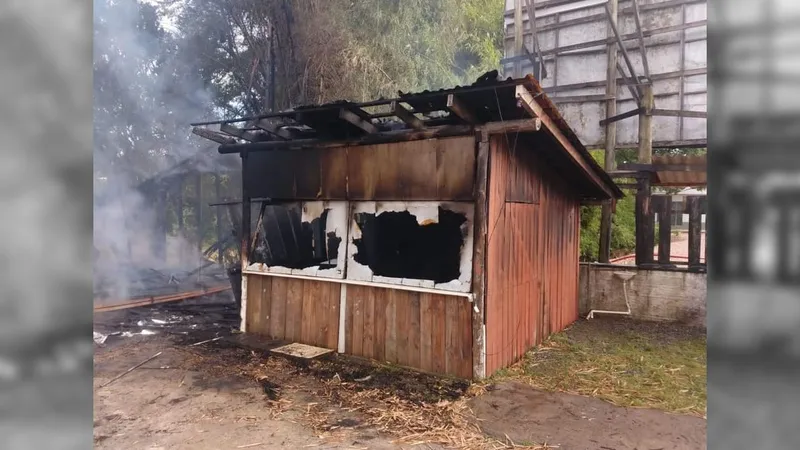 Casa de homem que atacou a Praça dos Três Poderes é incendiada em Santa Catarina