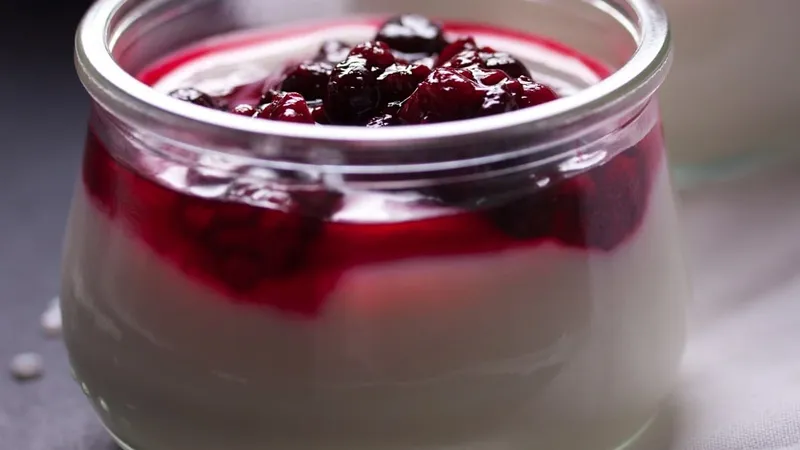 Café com Chef: Aprenda a fazer uma deliciosa Panna cotta de frutas vermelhas do chef Raul Lemos