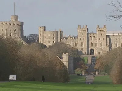 Ladrões invadem Palácio de Windsor e roubam veículos da família real britânica