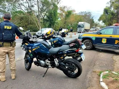 PRF prende três homens e um adolescente com drogas, armas, granadas e munições