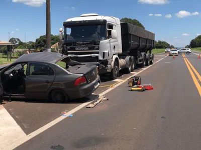 Batida grave deixa uma pessoa morta e outra ferida em Martinópolis