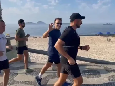 Vídeo: Macron corre na orla da praia de Ipanema antes do encerramento do G20 no RJ