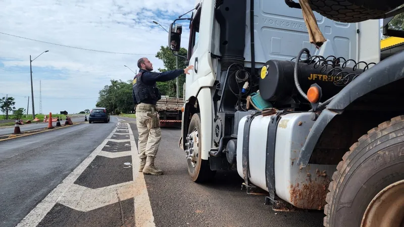 PRF faz ação sobre condições básicas de saúde dos motoristas profissionais