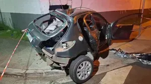 Motorista morre ao bater carro em muro de transportadora em Campinas